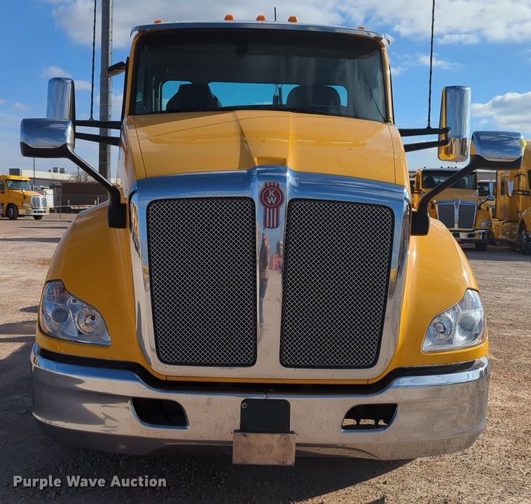 image for item NZ9294 2020 Kenworth T680 semi truck