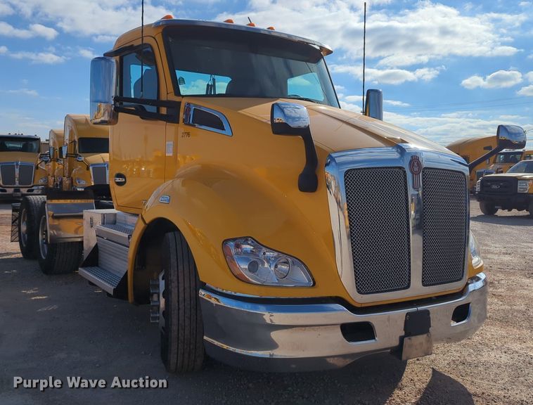 image for item NZ9294 2020 Kenworth T680 semi truck