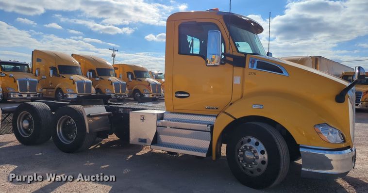 image for item NZ9294 2020 Kenworth T680 semi truck