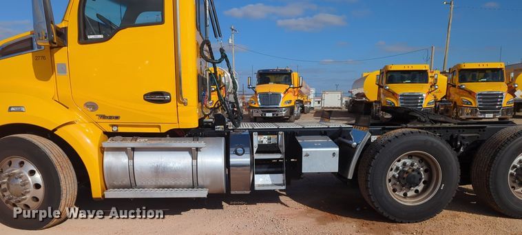image for item NZ9294 2020 Kenworth T680 semi truck