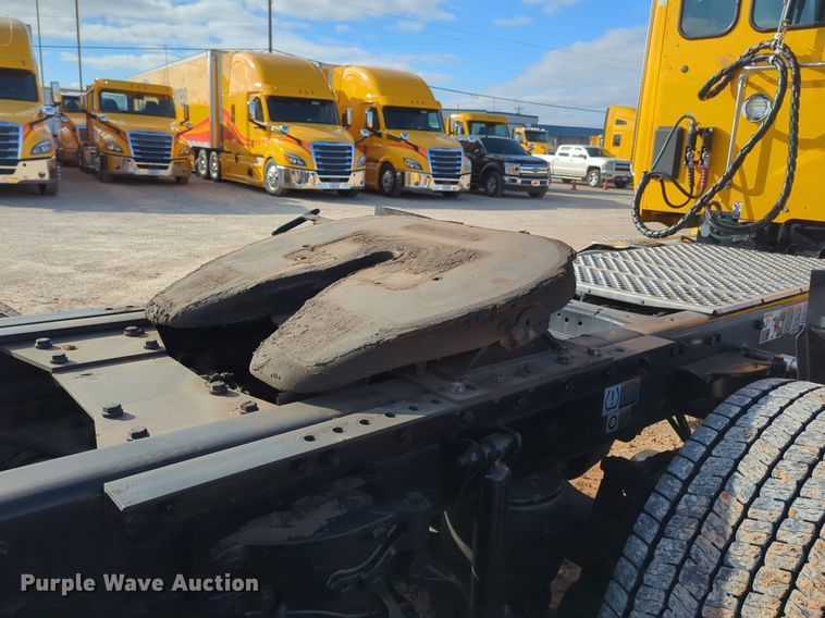 image for item NZ9294 2020 Kenworth T680 semi truck