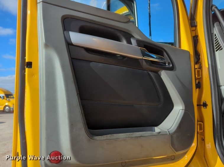 image for item NZ9294 2020 Kenworth T680 semi truck