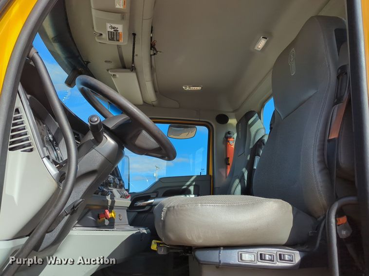 image for item NZ9294 2020 Kenworth T680 semi truck