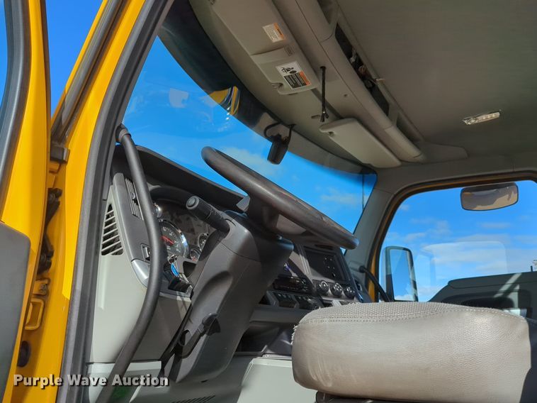 image for item NZ9294 2020 Kenworth T680 semi truck