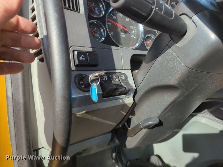 image for item NZ9294 2020 Kenworth T680 semi truck