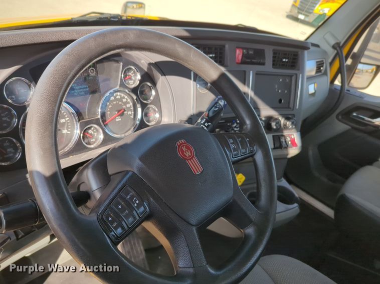 image for item NZ9294 2020 Kenworth T680 semi truck