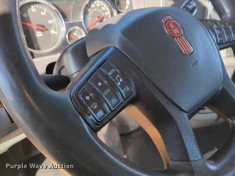 image for item NZ9294 2020 Kenworth T680 semi truck