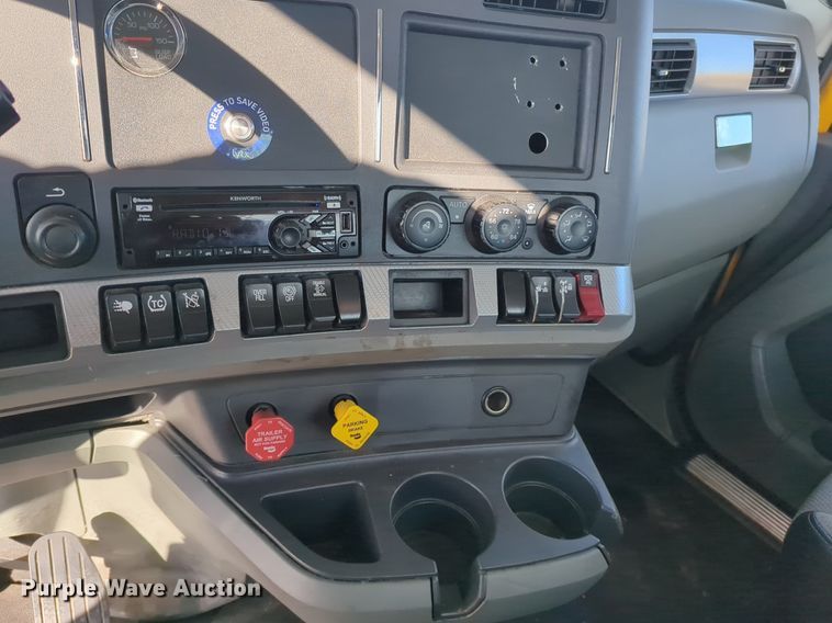 image for item NZ9294 2020 Kenworth T680 semi truck