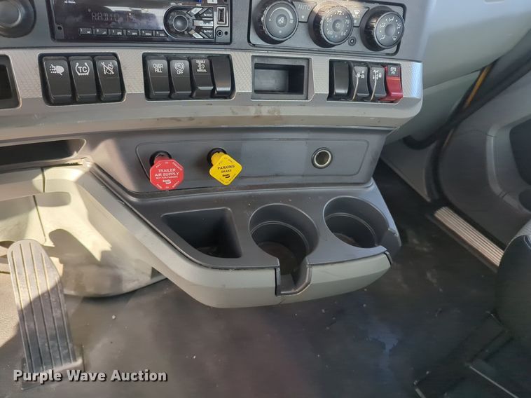 image for item NZ9294 2020 Kenworth T680 semi truck