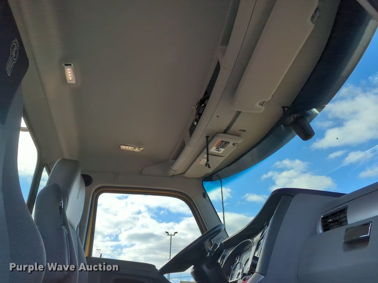 image for item NZ9294 2020 Kenworth T680 semi truck