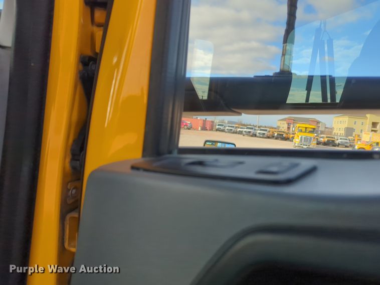 image for item NZ9294 2020 Kenworth T680 semi truck