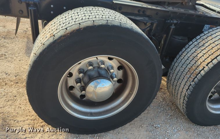 image for item NZ9294 2020 Kenworth T680 semi truck