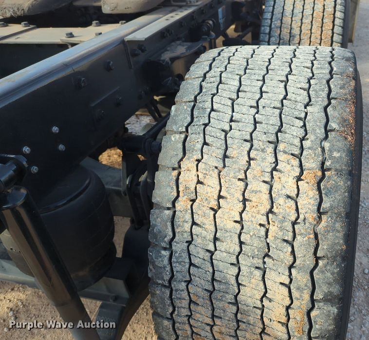 image for item NZ9294 2020 Kenworth T680 semi truck