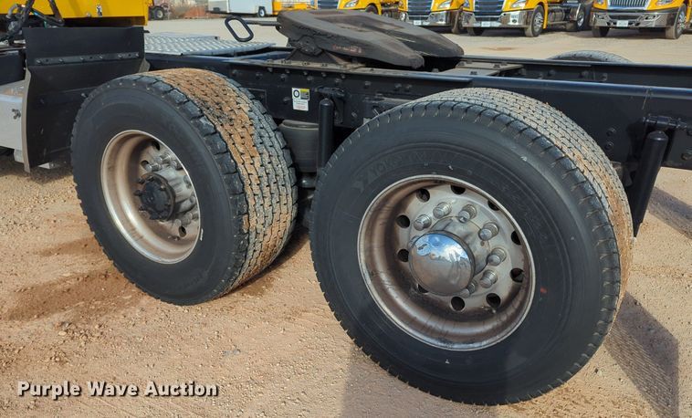 image for item NZ9294 2020 Kenworth T680 semi truck