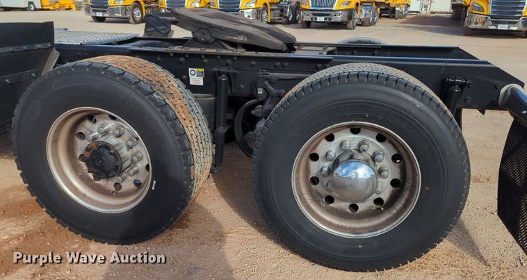 image for item NZ9294 2020 Kenworth T680 semi truck