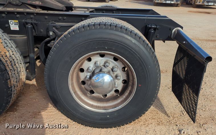 image for item NZ9294 2020 Kenworth T680 semi truck