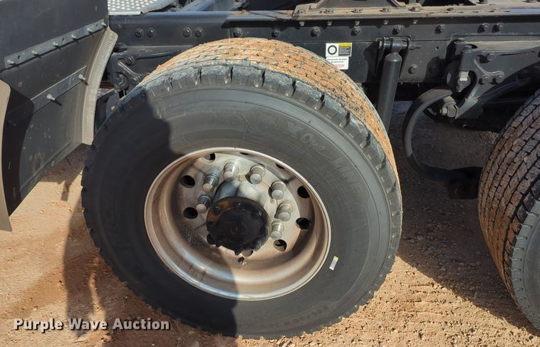 image for item NZ9294 2020 Kenworth T680 semi truck