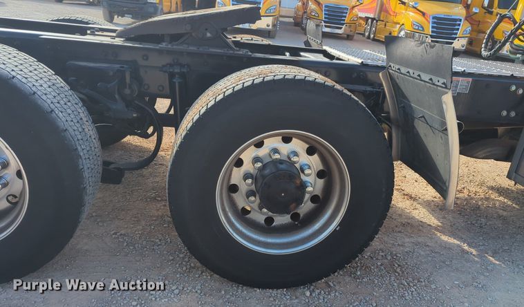 image for item NZ9294 2020 Kenworth T680 semi truck