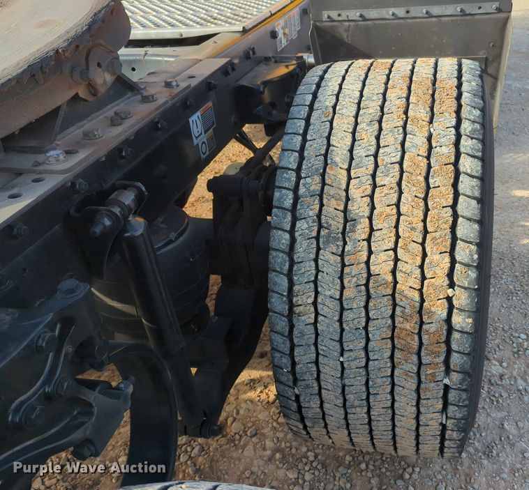 image for item NZ9294 2020 Kenworth T680 semi truck