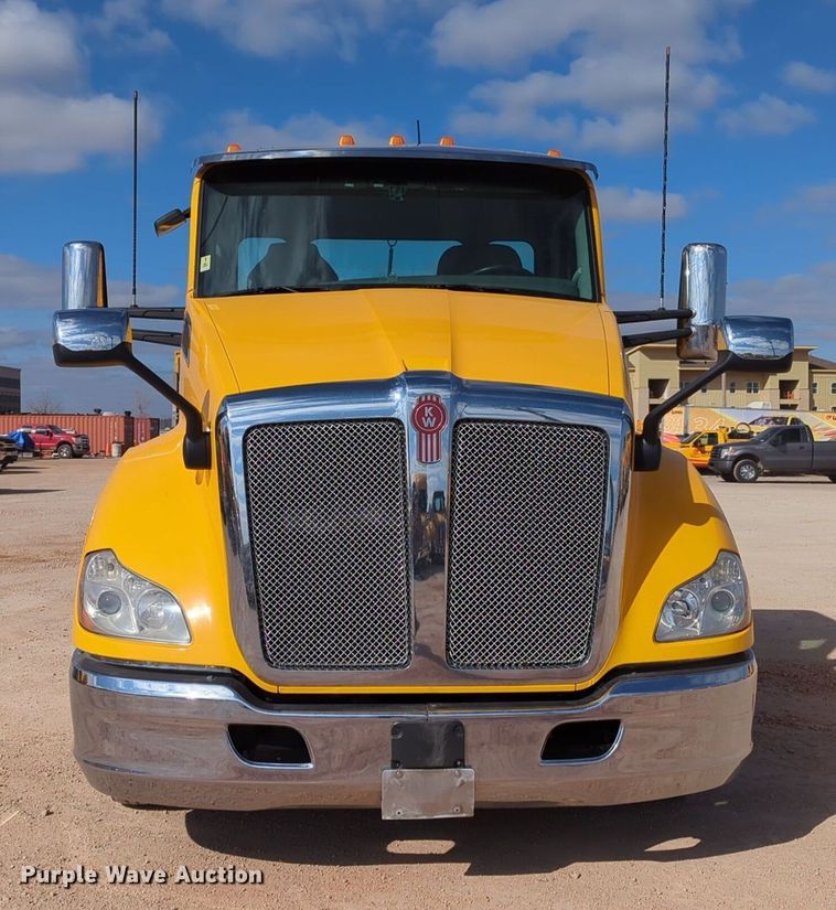 image for item NZ9295 2019 Kenworth T680 semi truck
