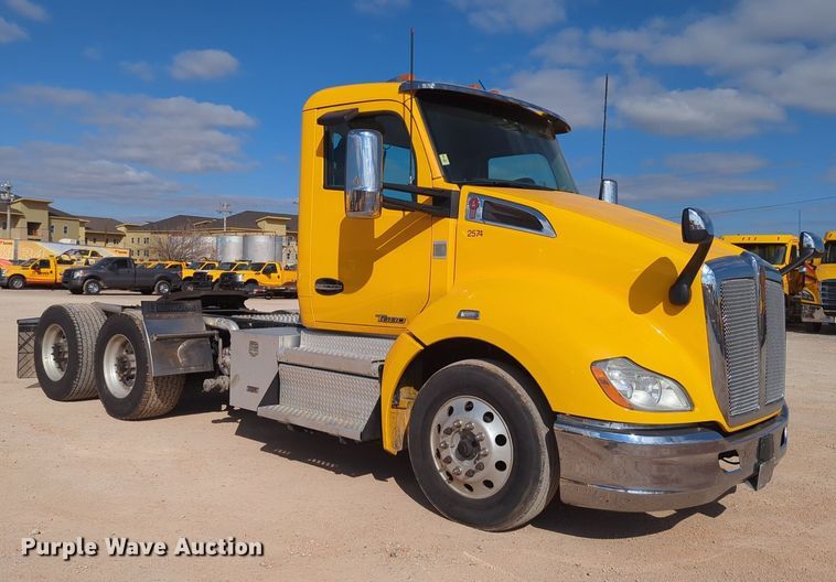 image for item NZ9295 2019 Kenworth T680 semi truck