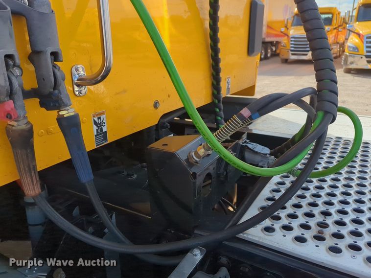 image for item NZ9295 2019 Kenworth T680 semi truck