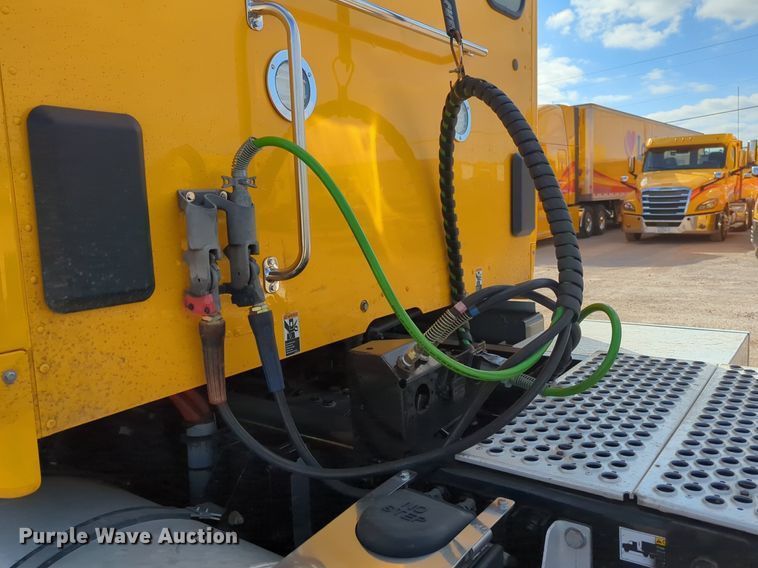 image for item NZ9295 2019 Kenworth T680 semi truck