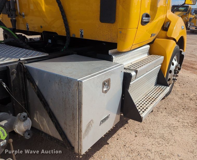 image for item NZ9295 2019 Kenworth T680 semi truck