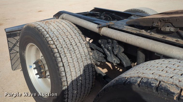 image for item NZ9295 2019 Kenworth T680 semi truck