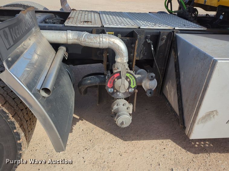 image for item NZ9295 2019 Kenworth T680 semi truck