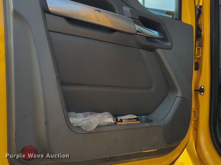 image for item NZ9295 2019 Kenworth T680 semi truck