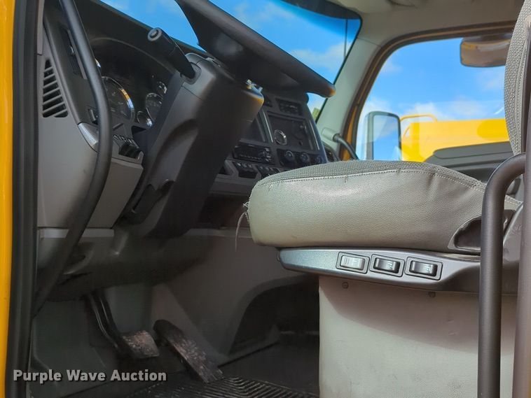 image for item NZ9295 2019 Kenworth T680 semi truck