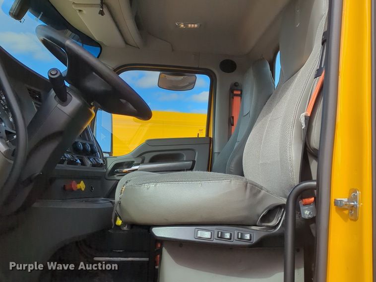 image for item NZ9295 2019 Kenworth T680 semi truck