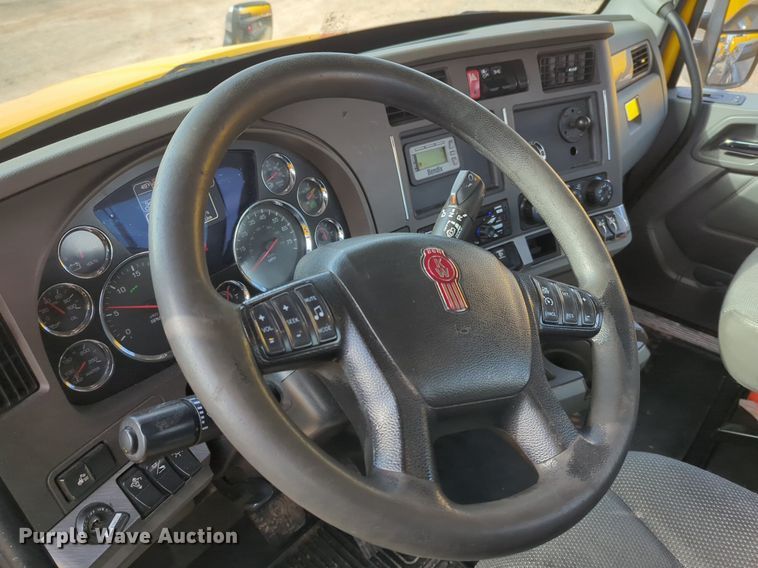 image for item NZ9295 2019 Kenworth T680 semi truck