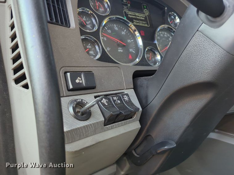 image for item NZ9295 2019 Kenworth T680 semi truck