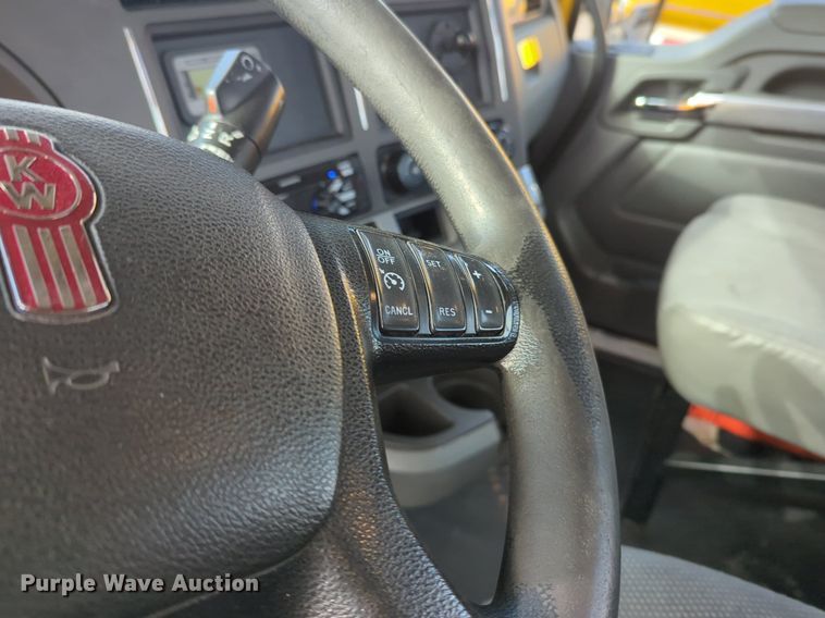 image for item NZ9295 2019 Kenworth T680 semi truck