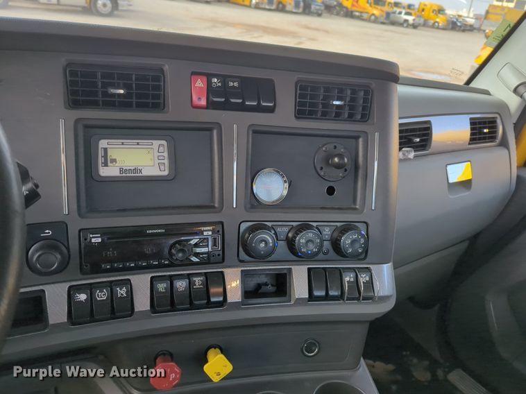 image for item NZ9295 2019 Kenworth T680 semi truck