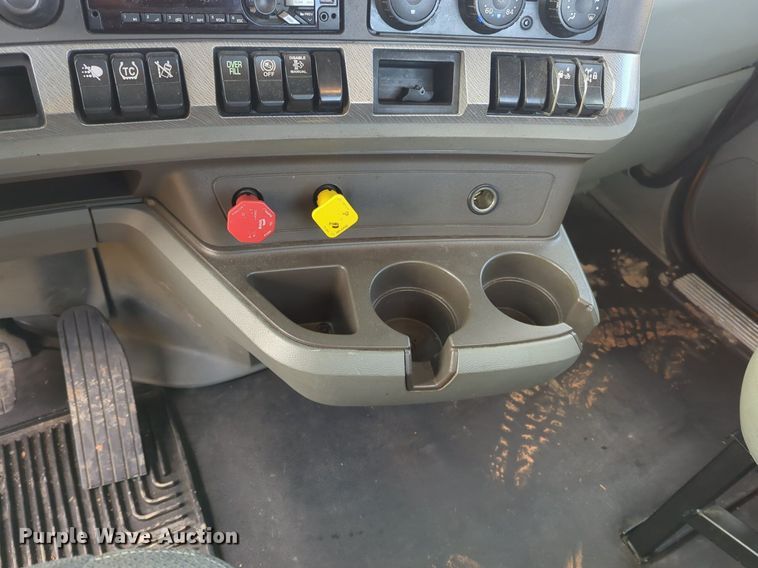 image for item NZ9295 2019 Kenworth T680 semi truck