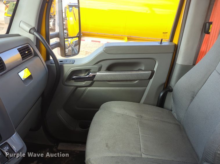 image for item NZ9295 2019 Kenworth T680 semi truck