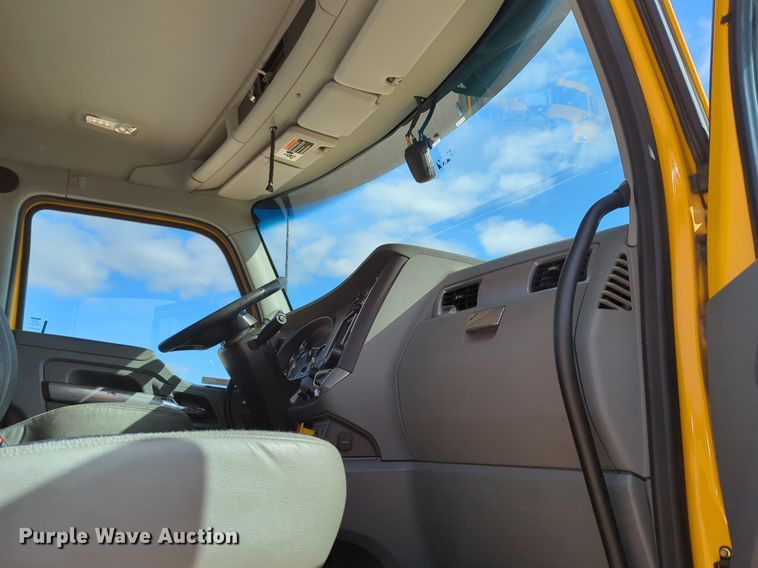 image for item NZ9295 2019 Kenworth T680 semi truck