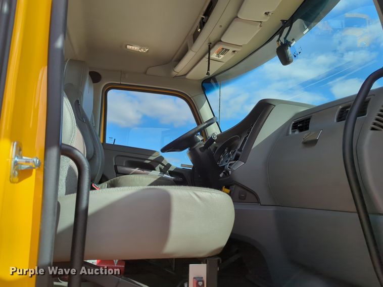 image for item NZ9295 2019 Kenworth T680 semi truck