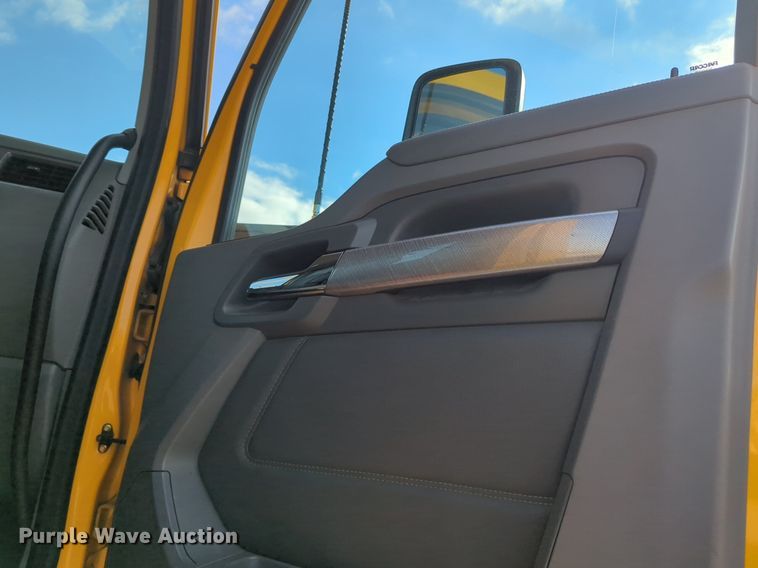 image for item NZ9295 2019 Kenworth T680 semi truck