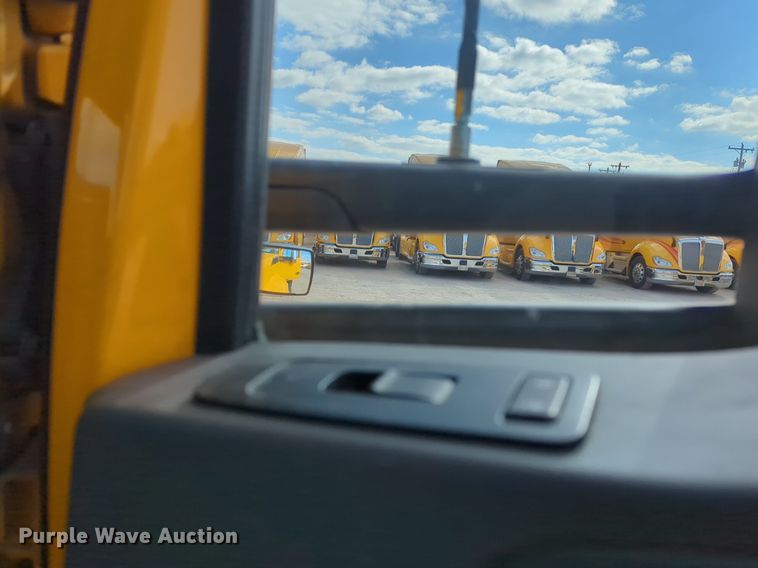 image for item NZ9295 2019 Kenworth T680 semi truck