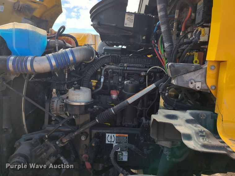 image for item NZ9295 2019 Kenworth T680 semi truck