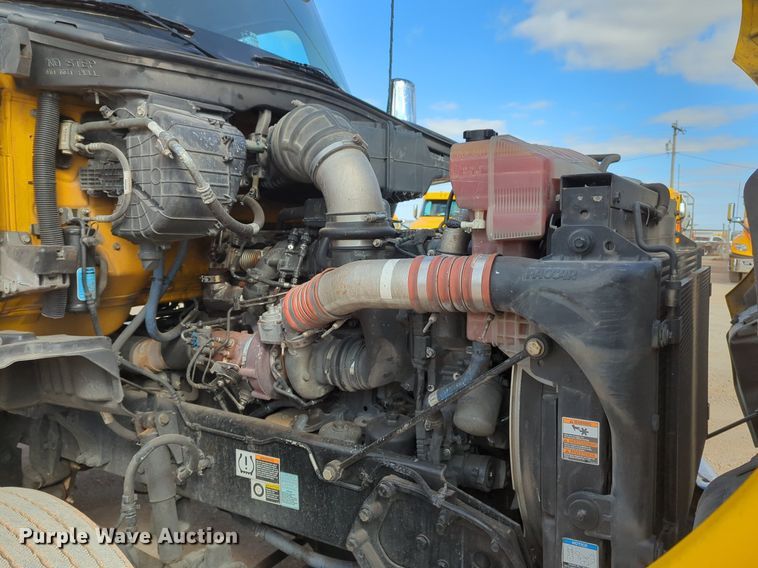 image for item NZ9295 2019 Kenworth T680 semi truck