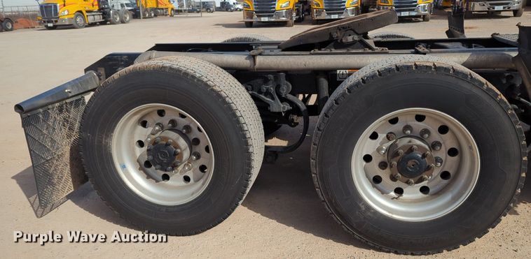 image for item NZ9295 2019 Kenworth T680 semi truck