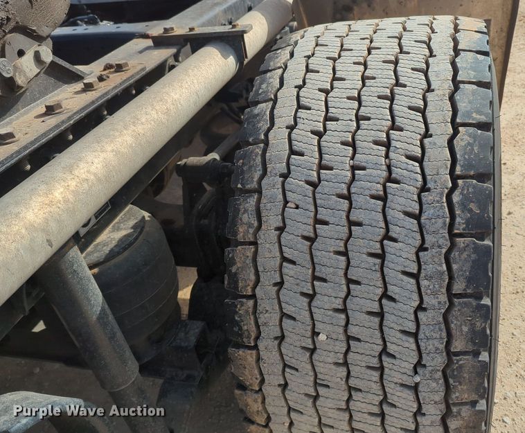 image for item NZ9295 2019 Kenworth T680 semi truck