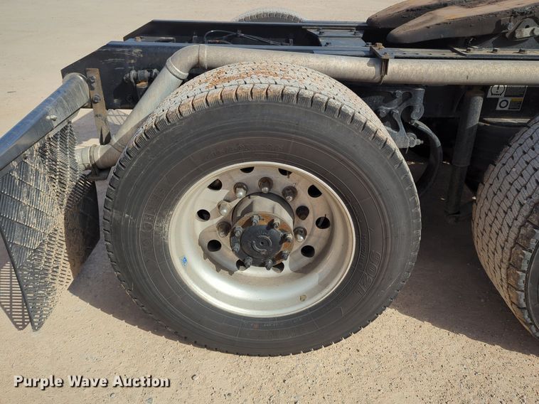 image for item NZ9295 2019 Kenworth T680 semi truck