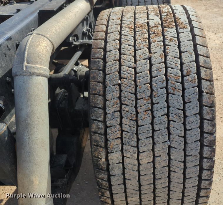 image for item NZ9295 2019 Kenworth T680 semi truck