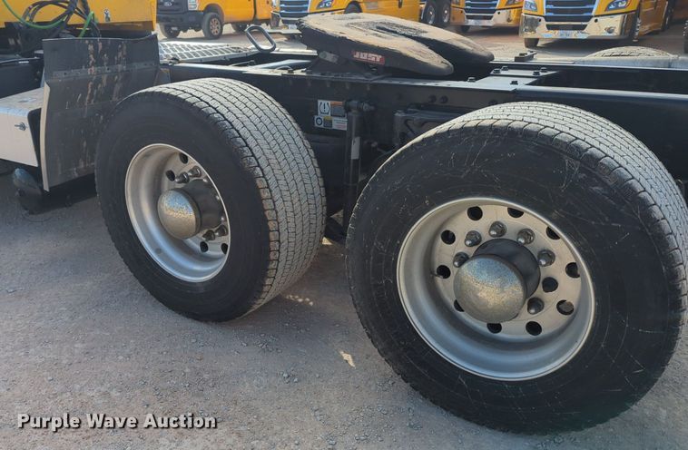 image for item NZ9295 2019 Kenworth T680 semi truck